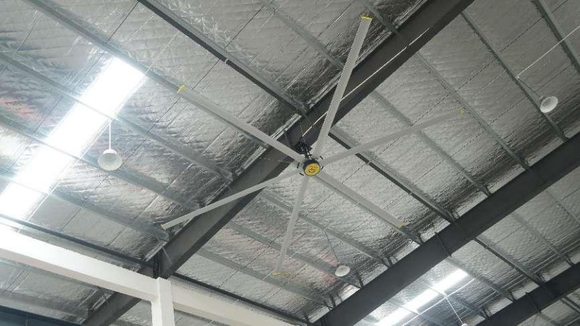 Ventilador industrial de metal montado en el techo con motor DC de 1200w IP55 Protección 900m2 Área de cobertura