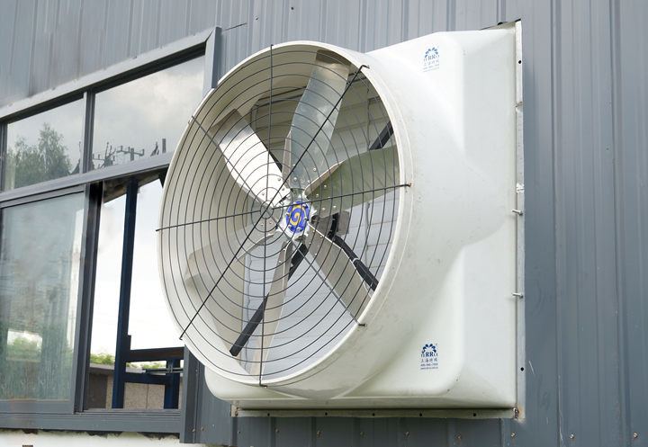 Ventilador de escape de granero de ganado con volumen de aire de 56,4 m3/h y corriente de 1,8 A