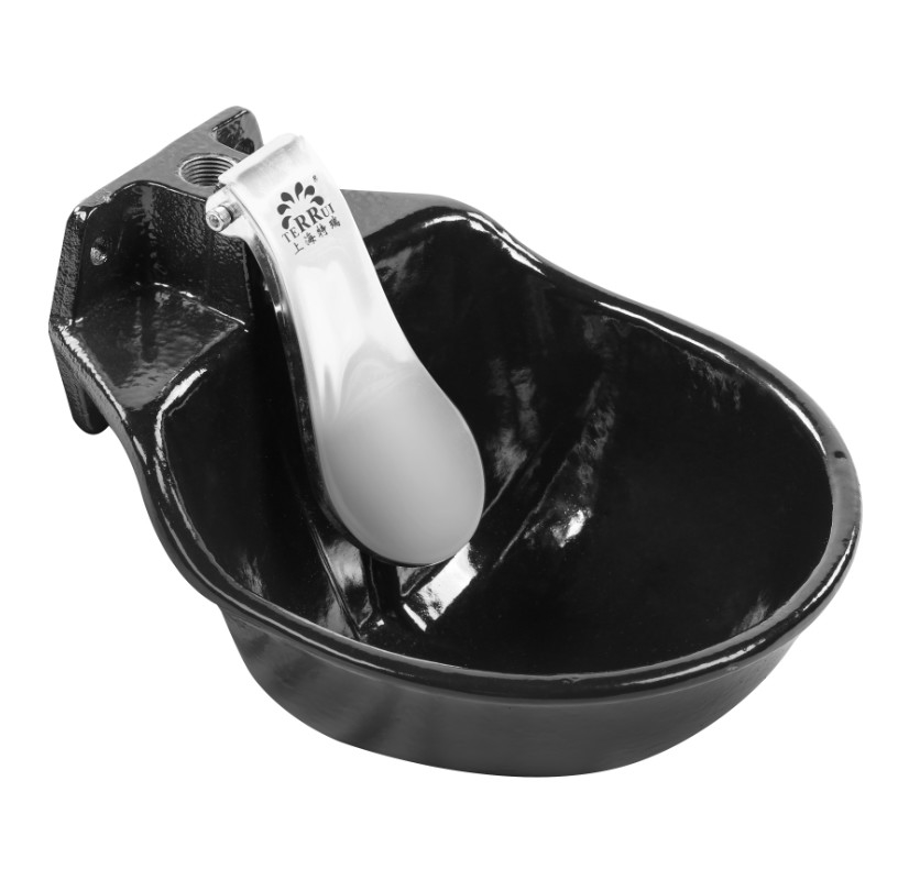Un elegante recipiente de agua negra con una generosa capacidad de 1,7 litros y un peso de 4,7 kg