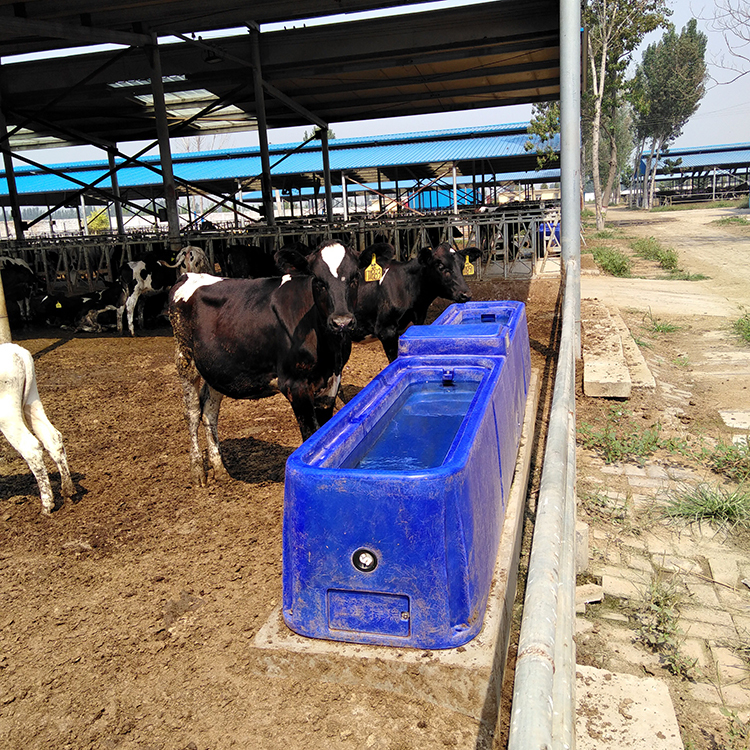 Tanque de agua para ganado de polietileno resistente a impactos de alta resistencia de 400*67*68cm/13.1*2.2*2.2 en azul para estándares
